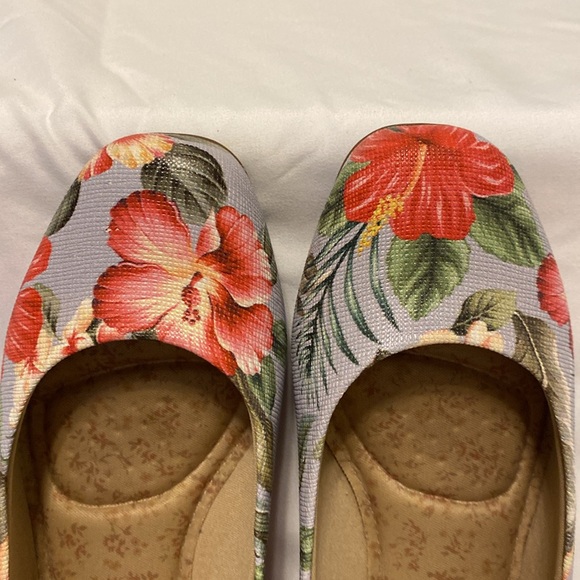Modare Floral Flats - Picture 13 of 13